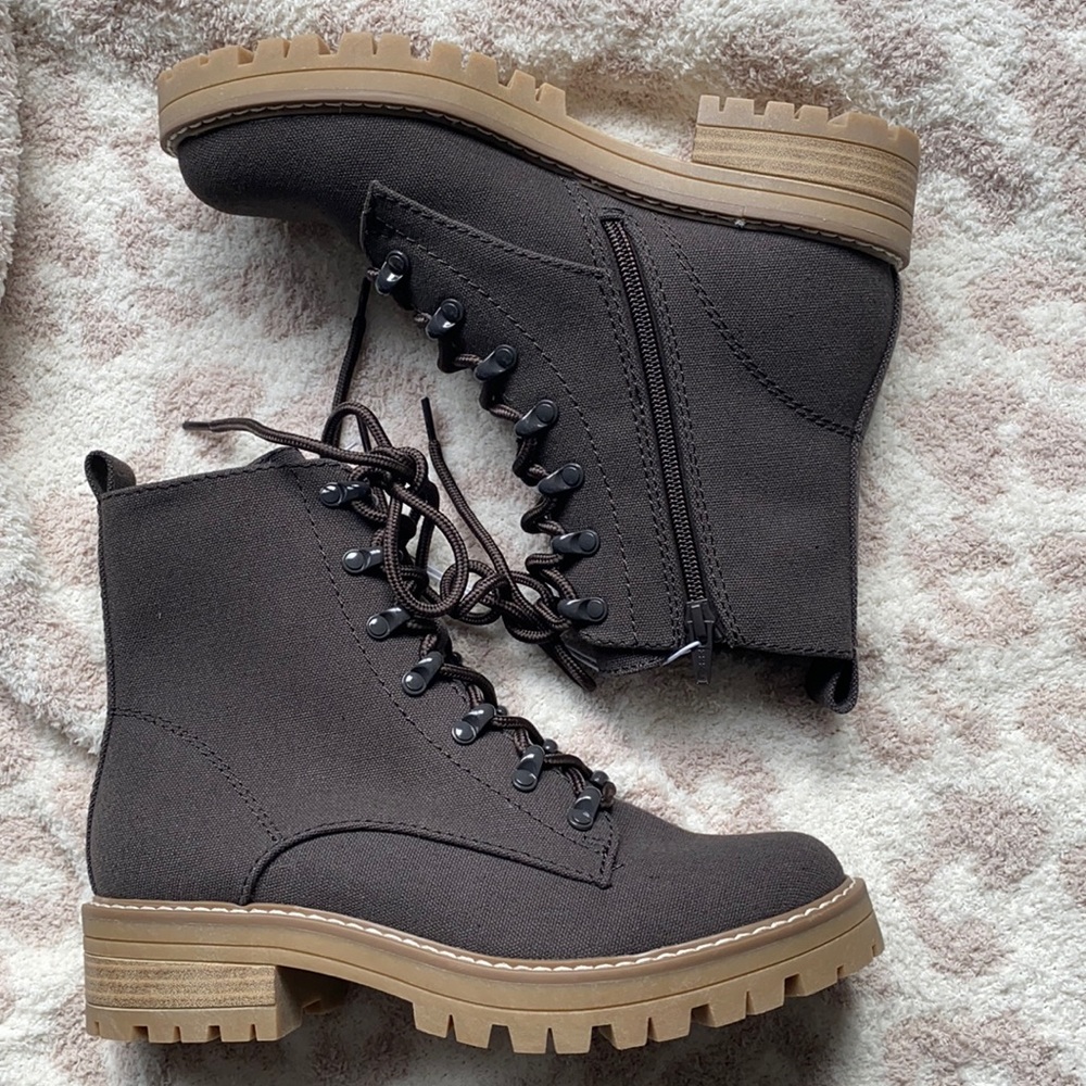 Universal thread Parker combat boots